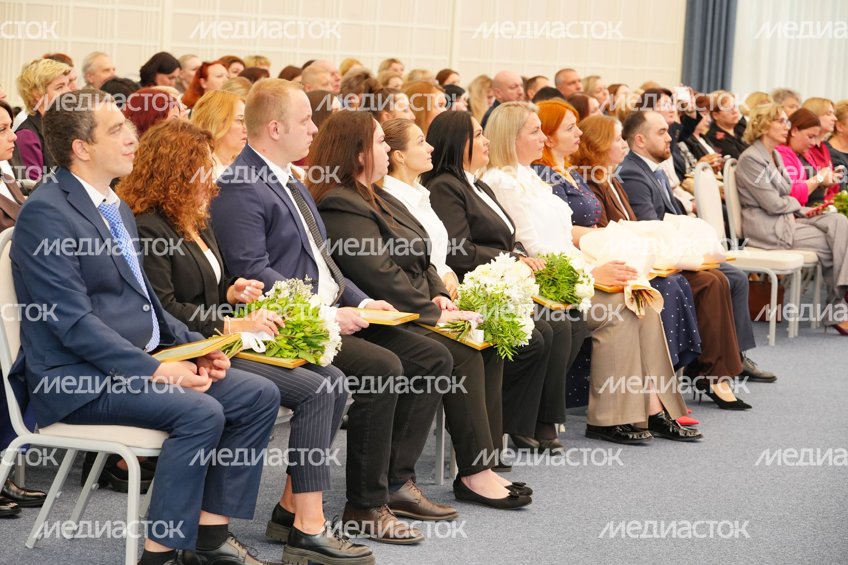 Сотрудников МФЦ Подмосковья поздравили с профессиональным праздником Сотрудников МФЦ Подмосковья поздравили с профессиональным праздником