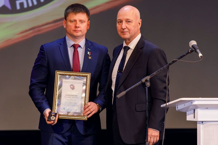 Космонавт Александр Гребенкин получил медаль "Полет Ю.А, Гагарина" от Федерации космонавтики России