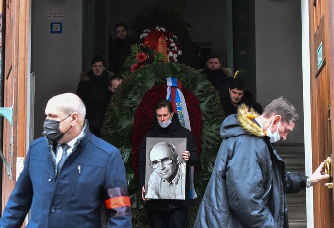 Прощание с актером Андреем Мягковым в МХТ имени Чехова