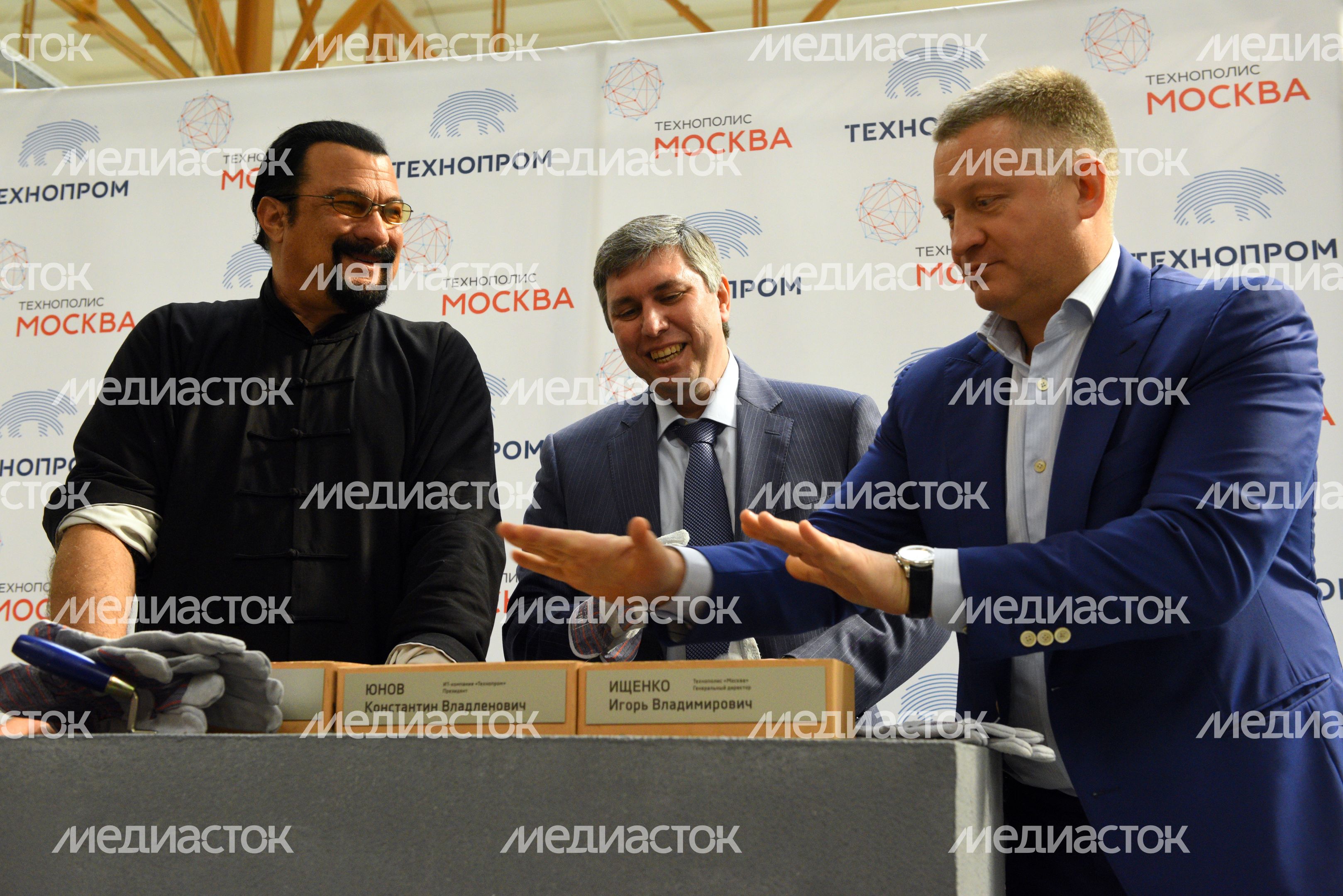 Закладка первого камня будущего R&D центра ИТ-компании «Технопром» Закладка первого камня будущего R&D центра ИТ-компании «Технопром»