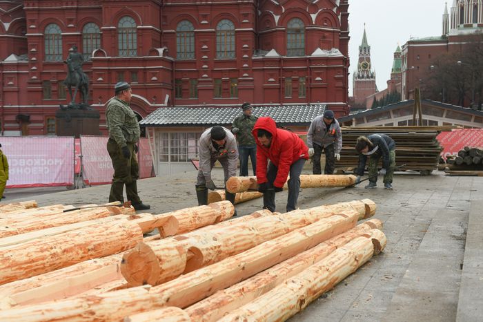 Монтаж инсталляций для фестиваля «Московская Масленица» на Манежной площади