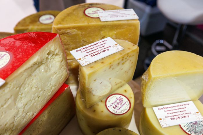 Продукция местных фермеров на ярмарке подмосковных брендов «100% Подмосковье. Встречаем осень» в Красногорске