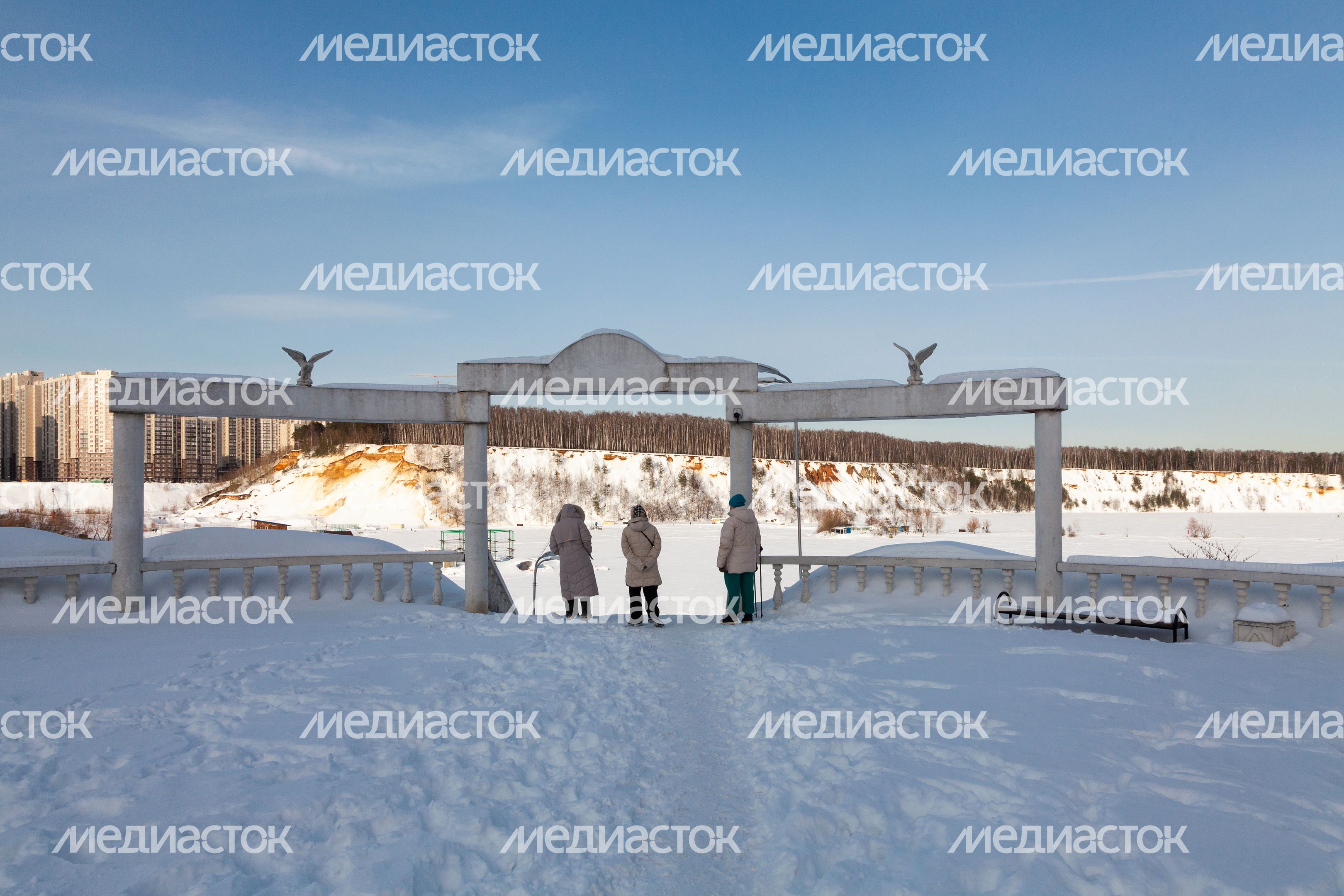 Прогулка по снегу Дзержинского карьера зимой Прогулка по снегу Дзержинского карьера зимой