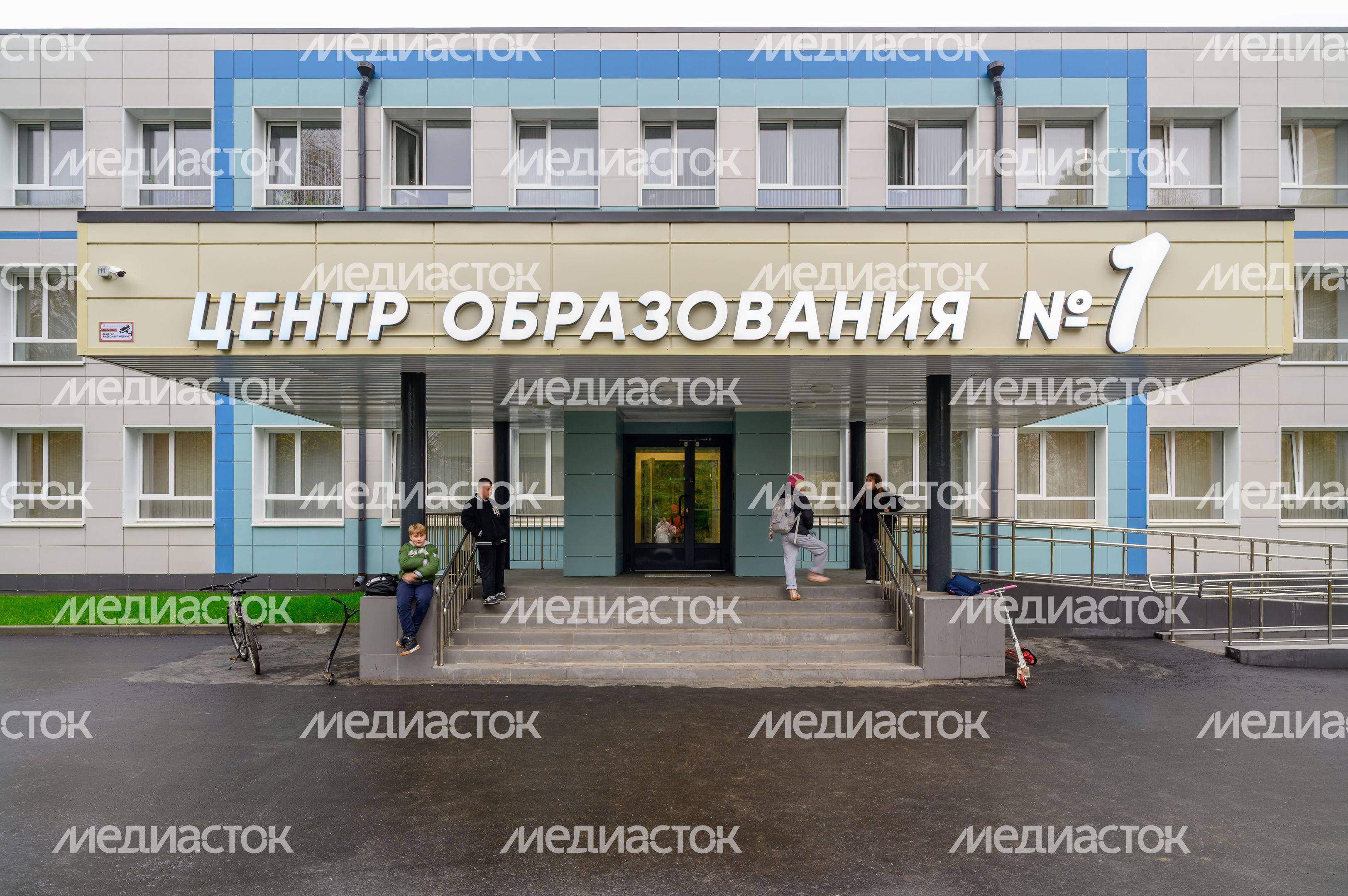 Основное здание Центра образования №1 в Красноармейске после капитального ремонта