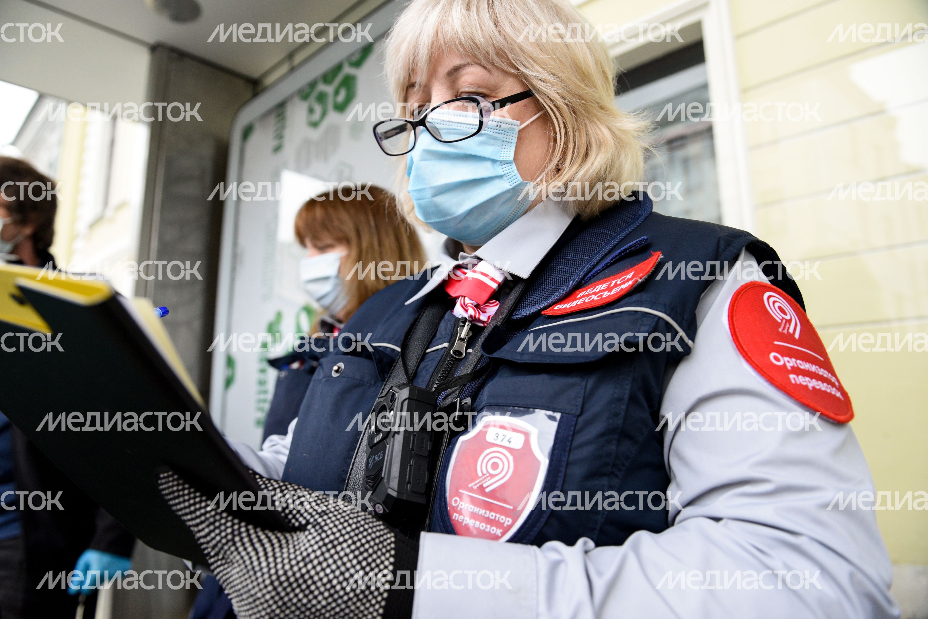 Проверки соблюдения масочно-перчаточного режима в общественном транспорте в Москве