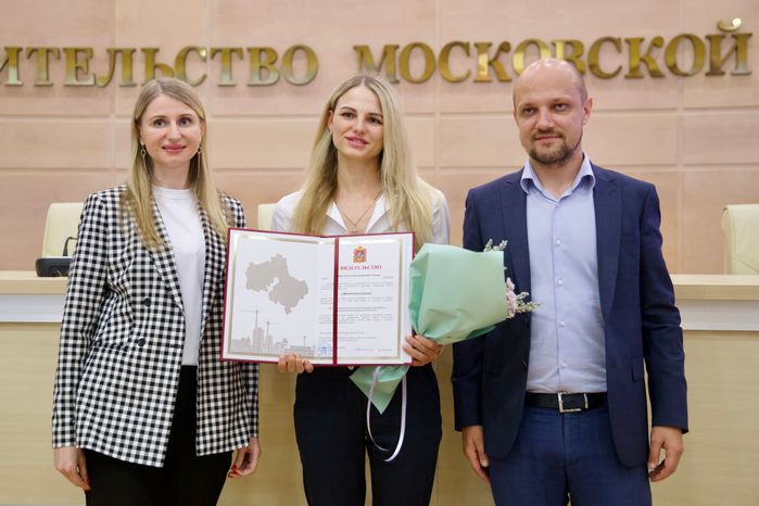 Подмосковным тренерам вручили сертификаты на покупку жилья по соципотеке