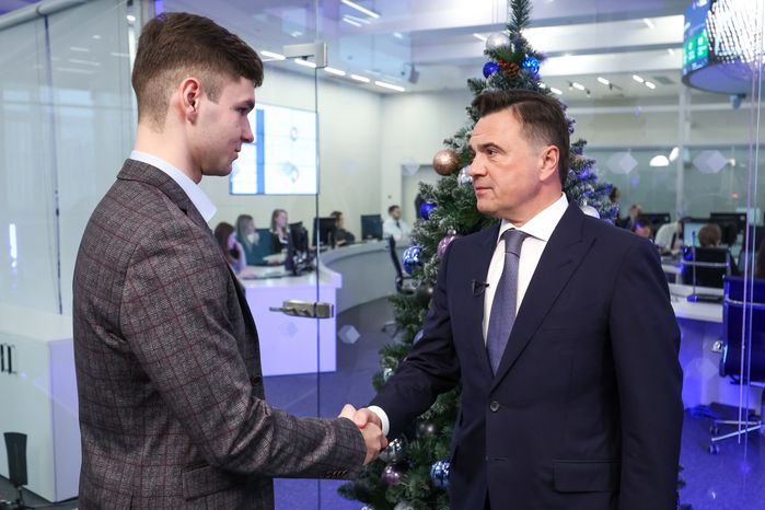 Андрей Воробьев ознакомился с разработкой школьника из Королева Романа Екимиани