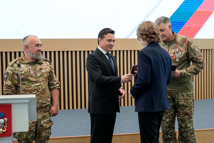 Андрей Воробьев вручил первые паспорта гражданина РФ юным жителям Подмосковья