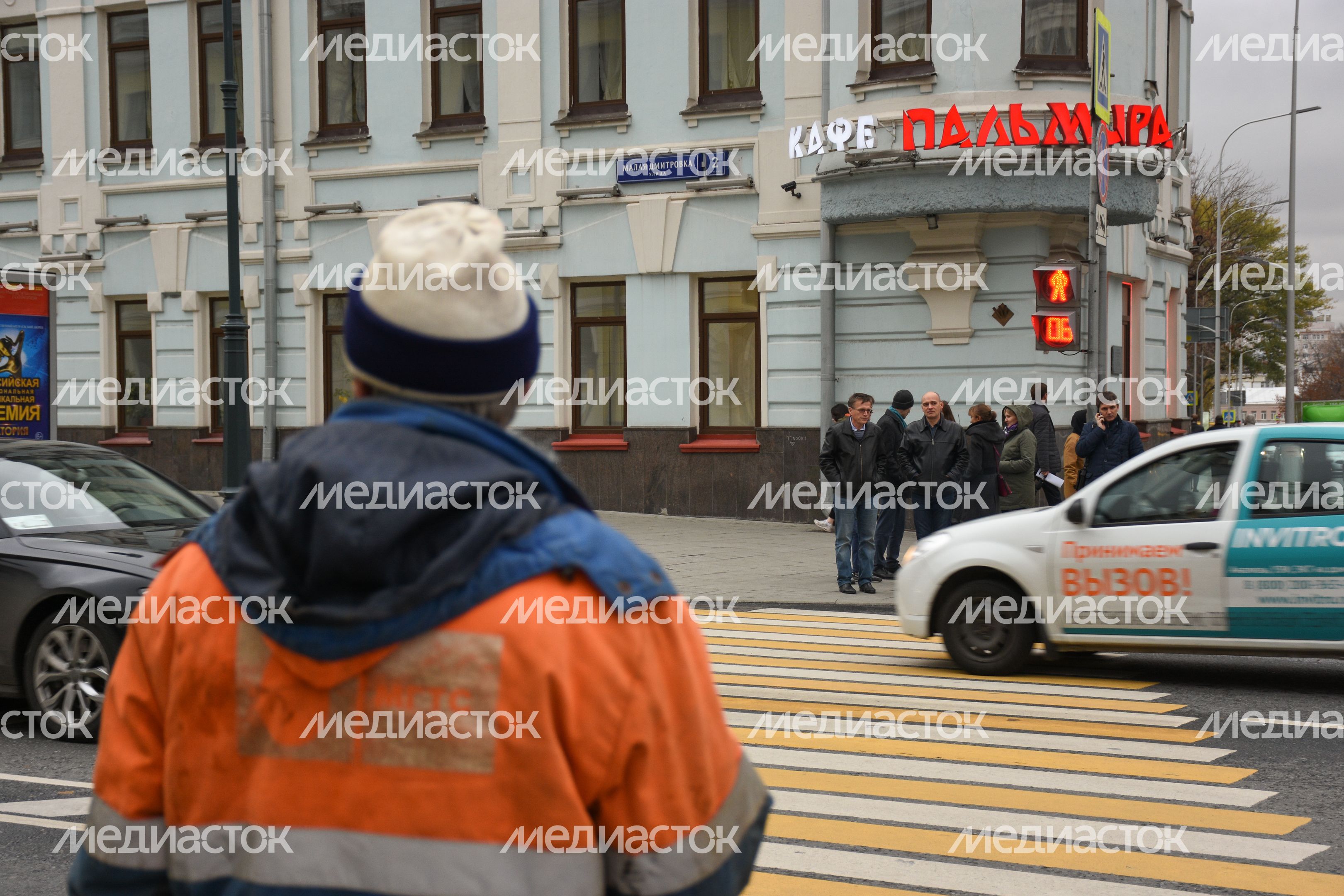 Повседневная жизнь города в Москве осенью