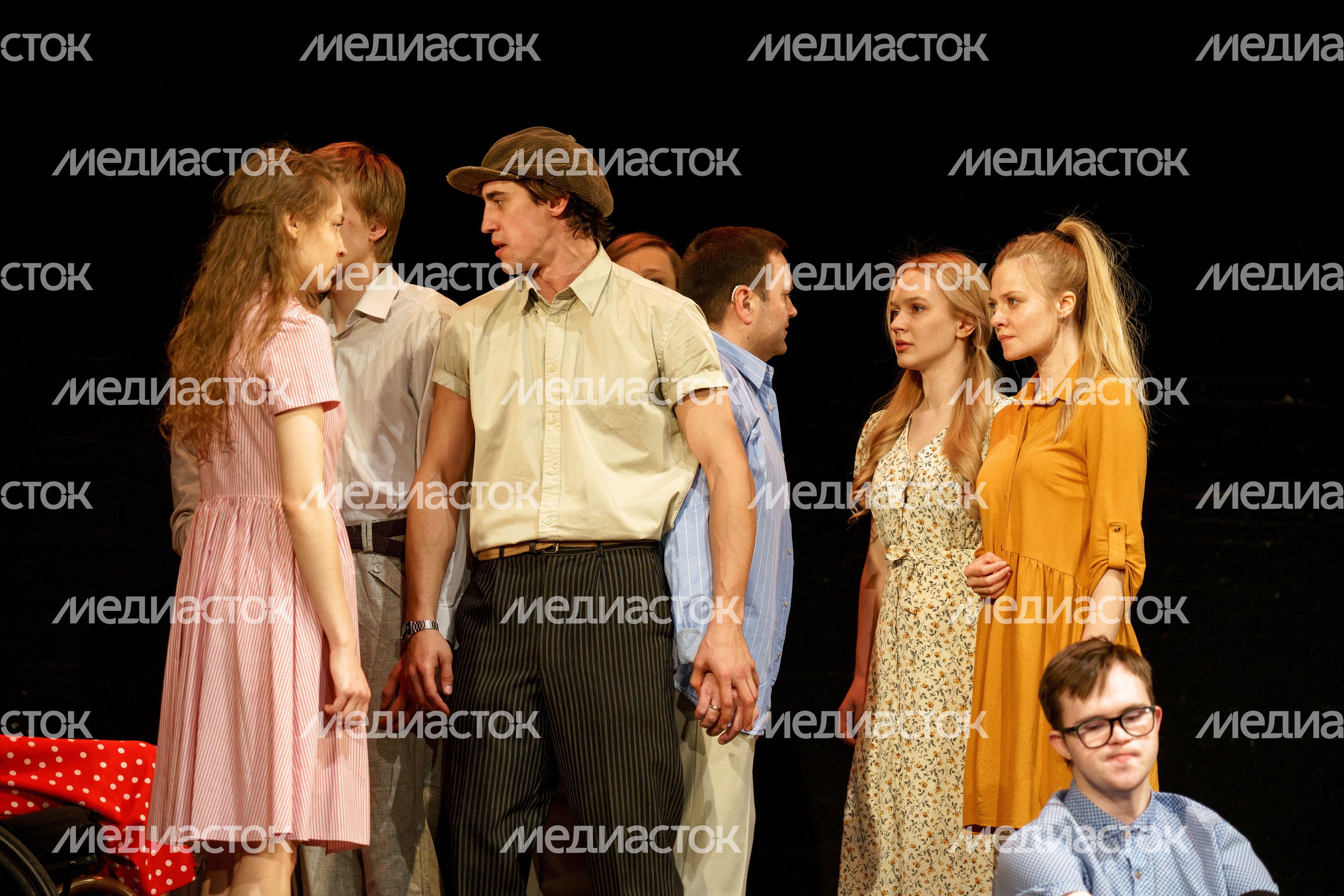 Репетиция инклюзивного спектакля «Голубое и зеленое» в Московском Губернском театре