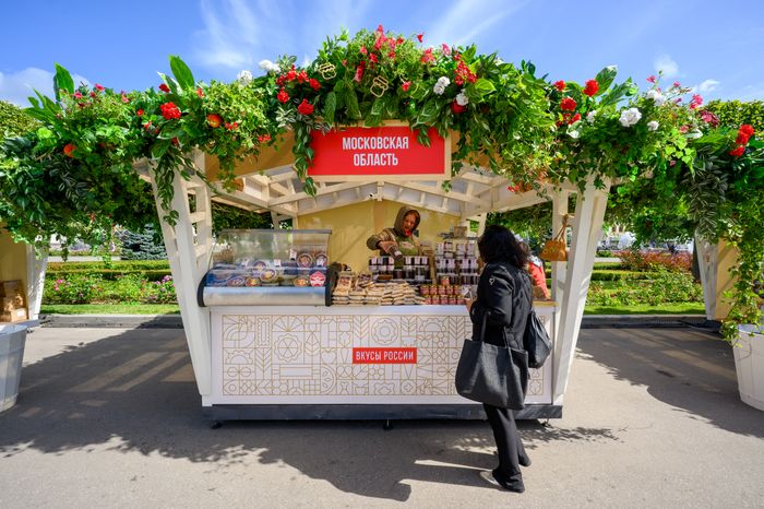 Ярмарка продуктов питания, произведенных в Подмосковье, на гастрономическом фестивале «Вкусы России» 2026 на ВДНХ