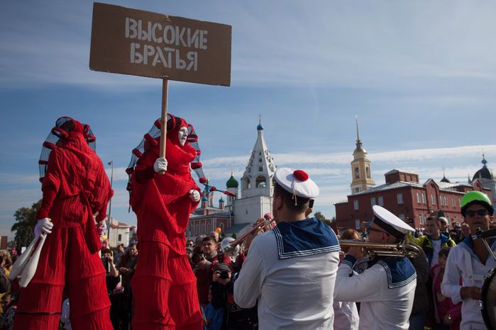 Фестиваль уличных театров «Золотая карусель»