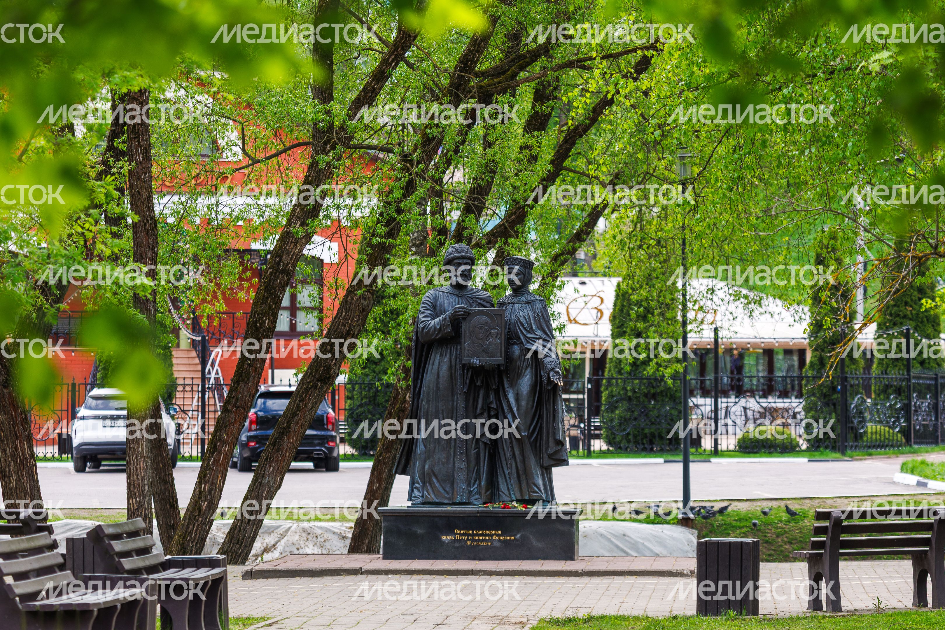 Памятник святым благоверным князю Петру и княгине Февронии в Сергиевом Посаде