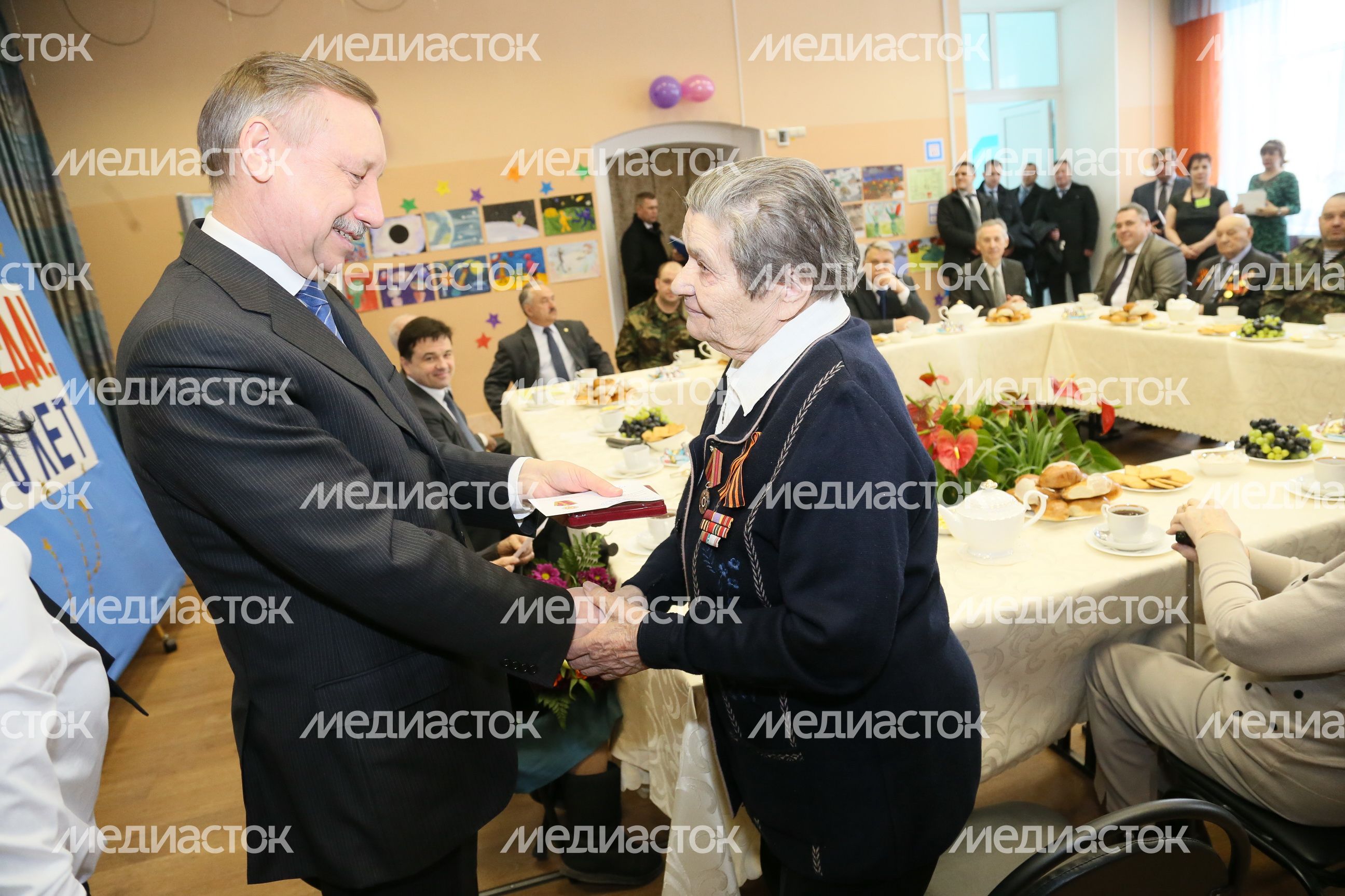 А. Беглов наградил ветеранов Можайска