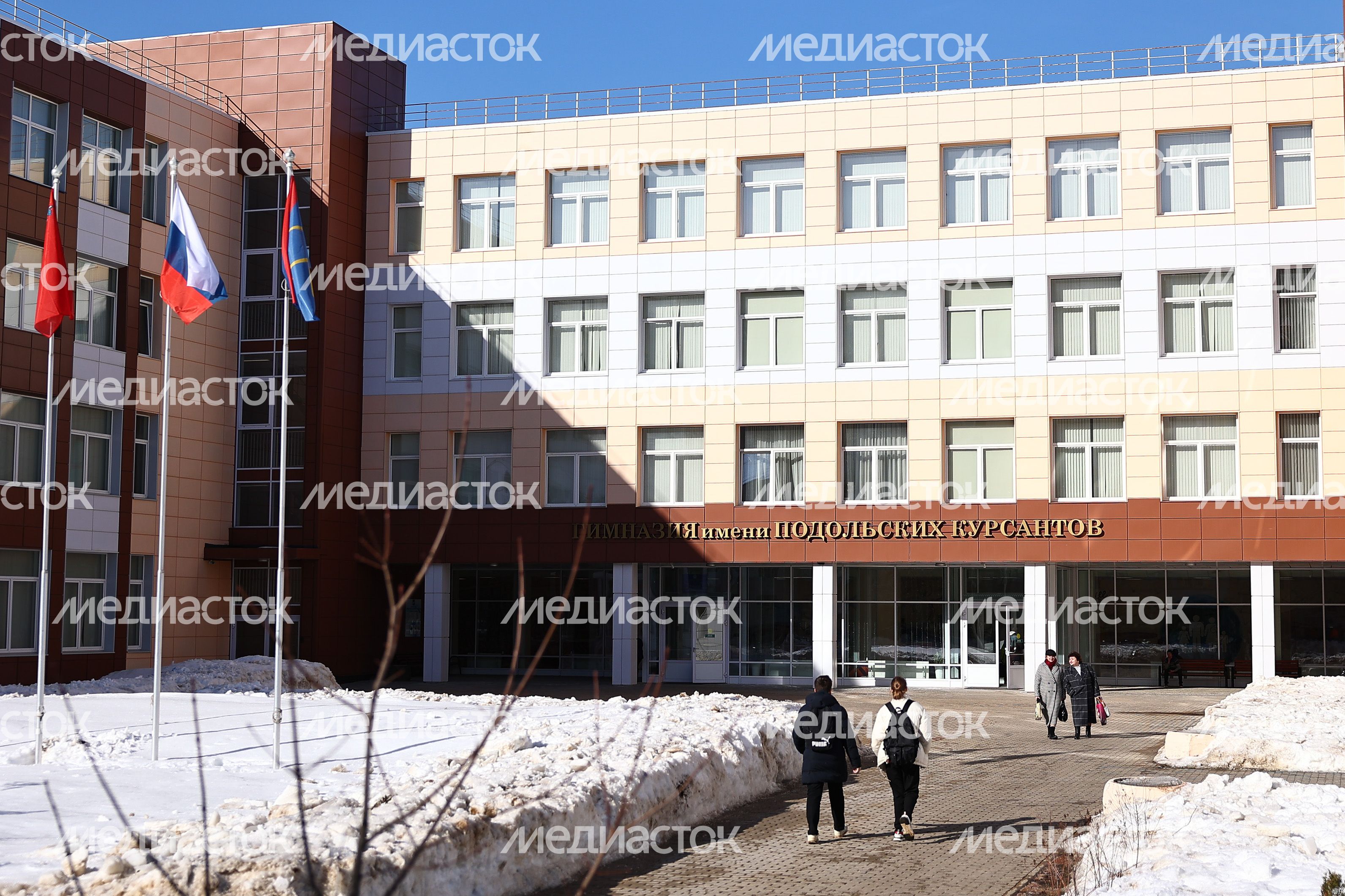 Губернатор поблагодарил учеников и педагогов гимназии им. Подольских курсантов