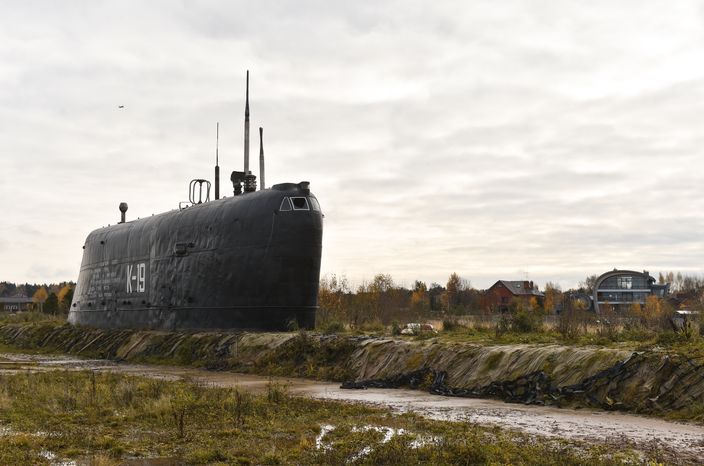 Памятник подводной лодке К-19 и виды села Никульское