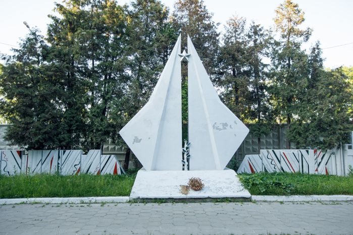 Монумент военным летчикам