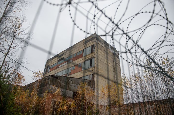 Осенние виды заброшенного завода «Кормофос»
