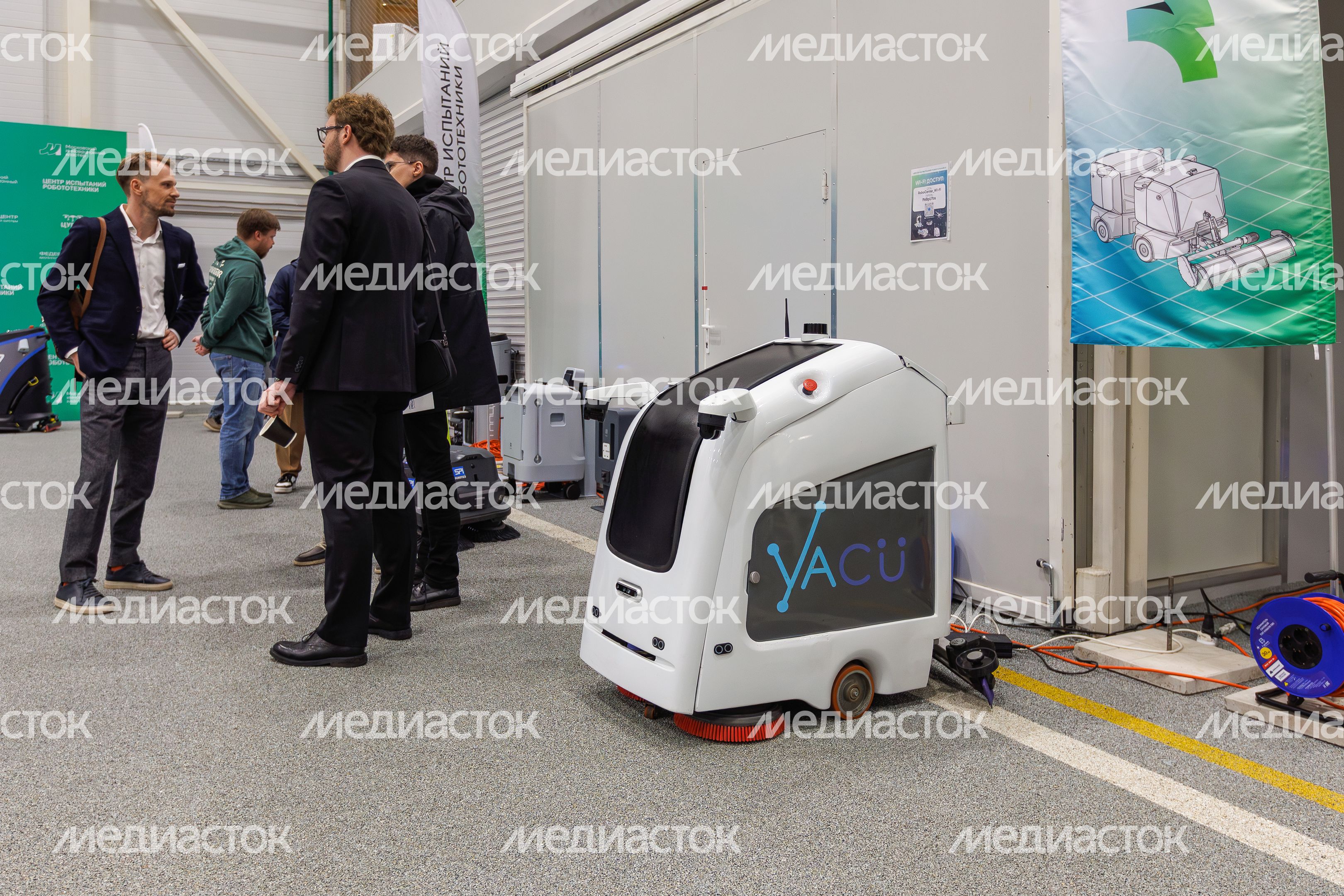 Промышленный робот-мойщик на технофестивале Startup Village 2026 в технопарке «Сколково»