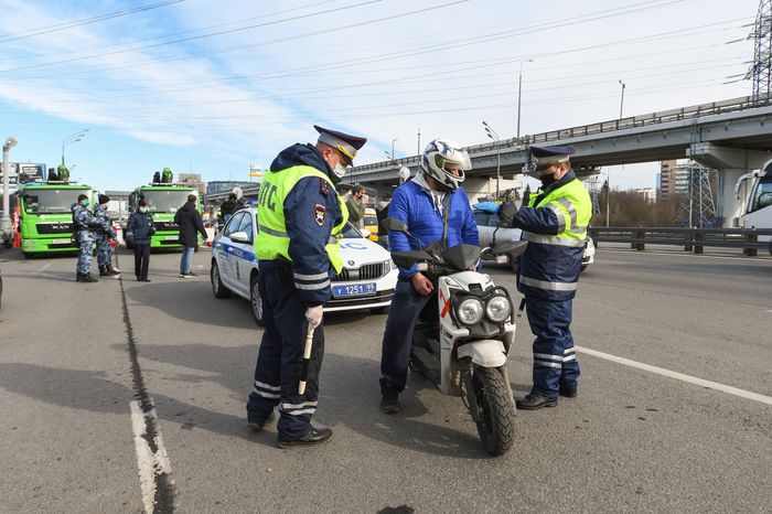 Проверка пропусков на въезде в Москву в период самоизоляции