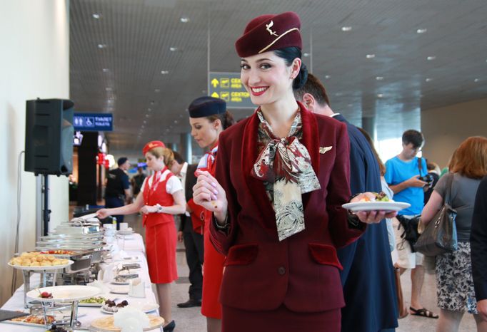 Показ формы бортпроводников DME Runway в Домодедово
