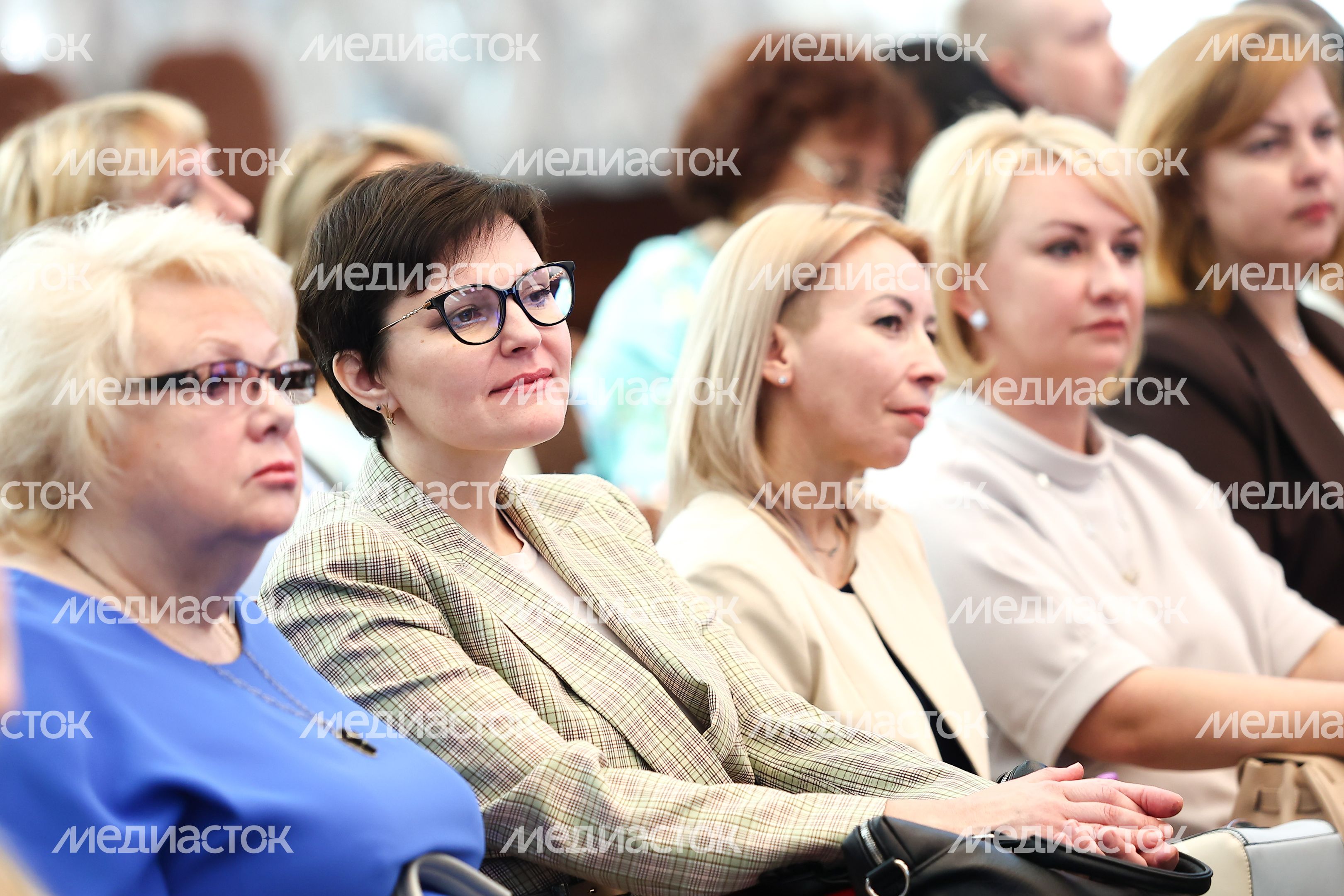 Поздравление Губернатором Московской области социальных работников региона с профессиональным праздником и вручение им областных наград