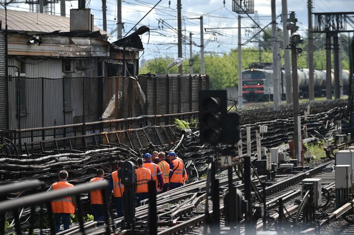Транспортный коллапс из-за пожара возле станции «Выхино» в Москве