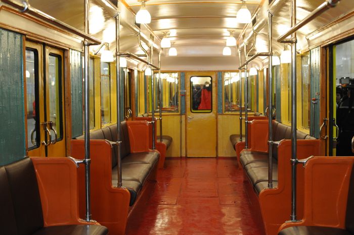 Выставка ретро-вагонов в честь 80-летия Московского метрополитена