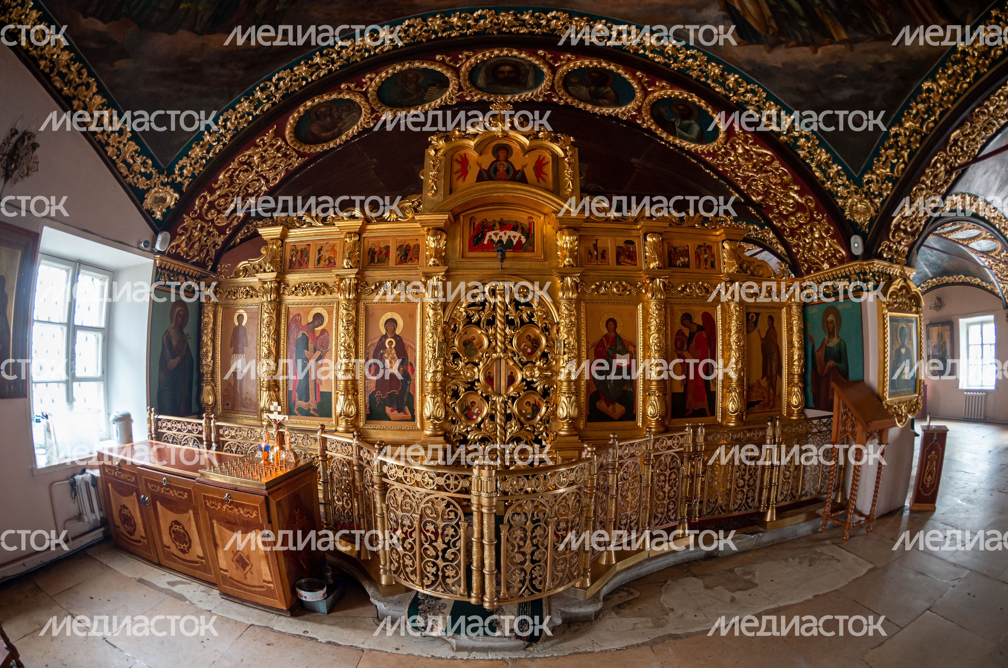 Виды Успенского храма Свято-Никольского мужского монастыря
