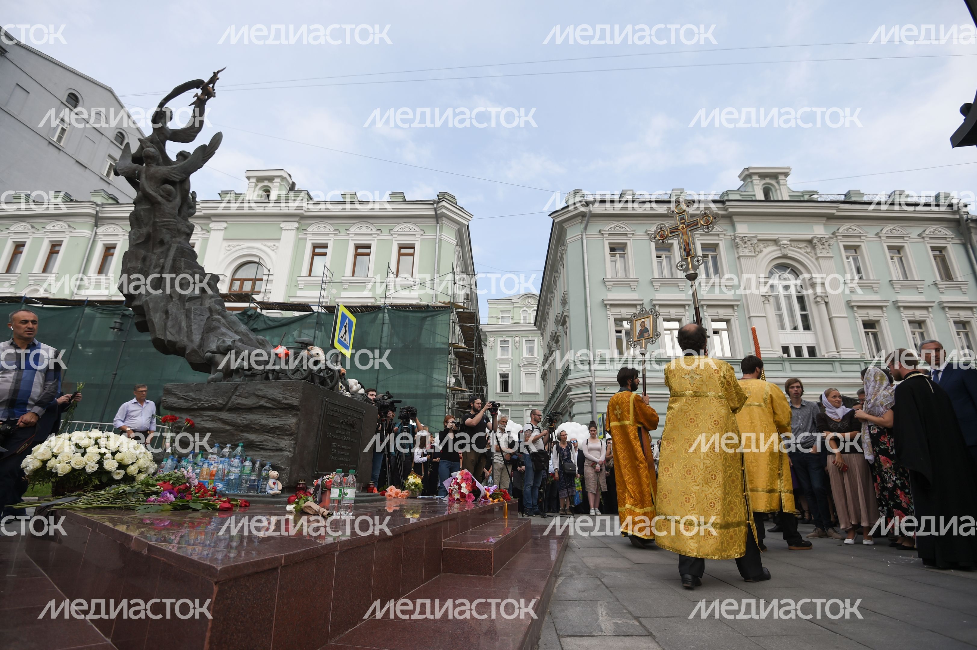Митинг «Без слов» в память о жертвах трагедии в Беслане прошел в Москве Митинг «Без слов» в память о жертвах трагедии в Беслане прошел в Москве