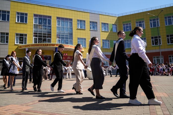 Последний звонок в Наро-Фоминской СОШ №4 имени генерал-майора В.В. Завадского