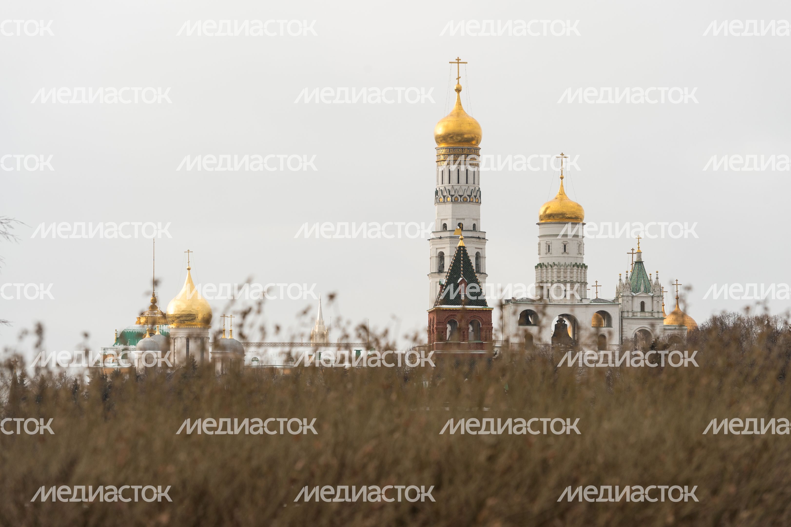 Люди в масках в период эпидемии коронавируса