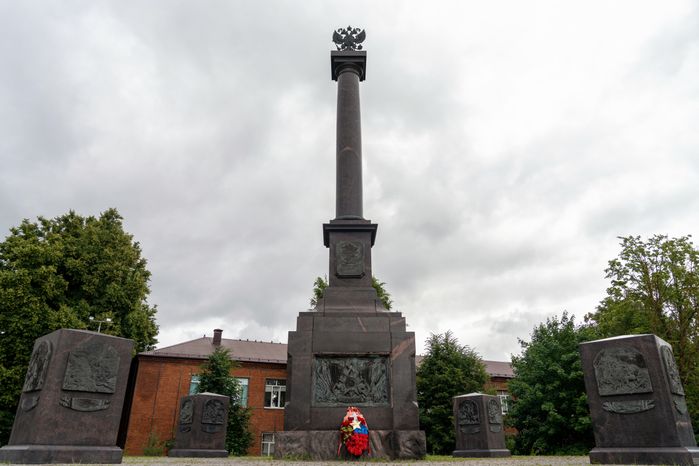 Стела «Город воинской славы» в Волоколамске