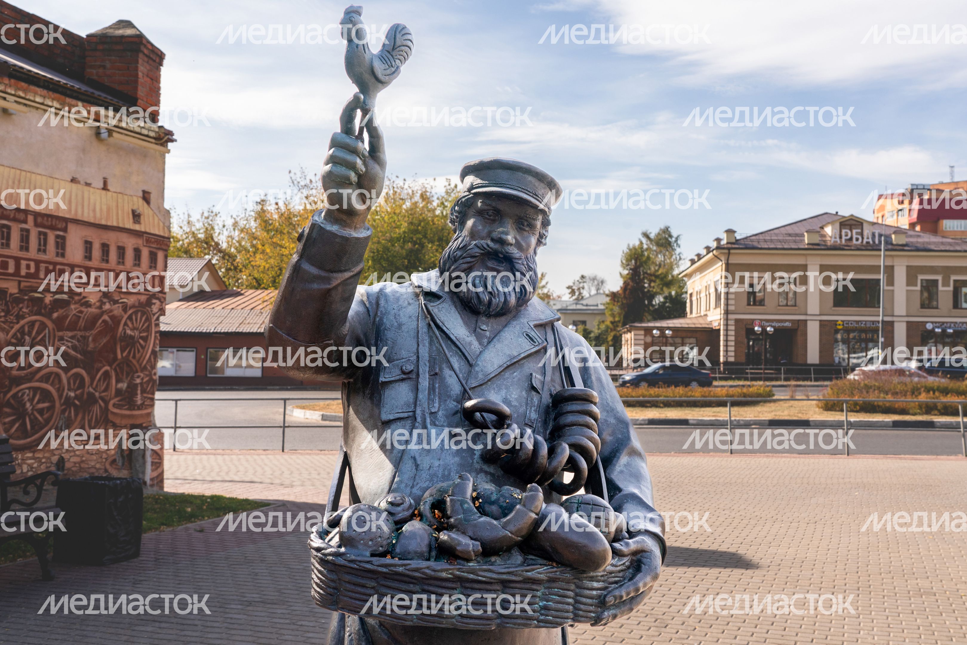 Скульптурная композиция "Ярмарка" в Серпухове Скульптурная композиция "Ярмарка" в Серпухове
