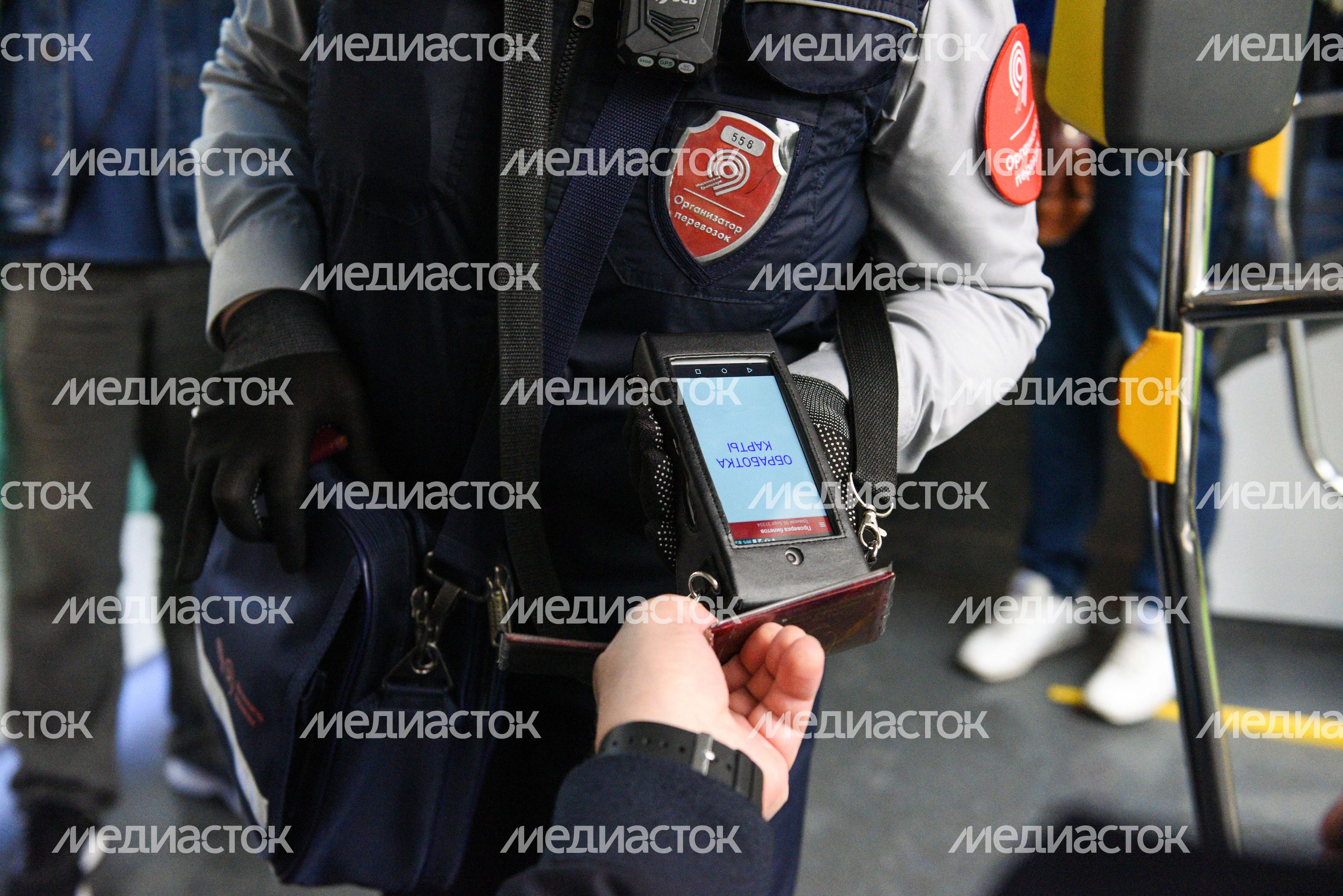 Проверки соблюдения масочно-перчаточного режима в общественном транспорте в Москве