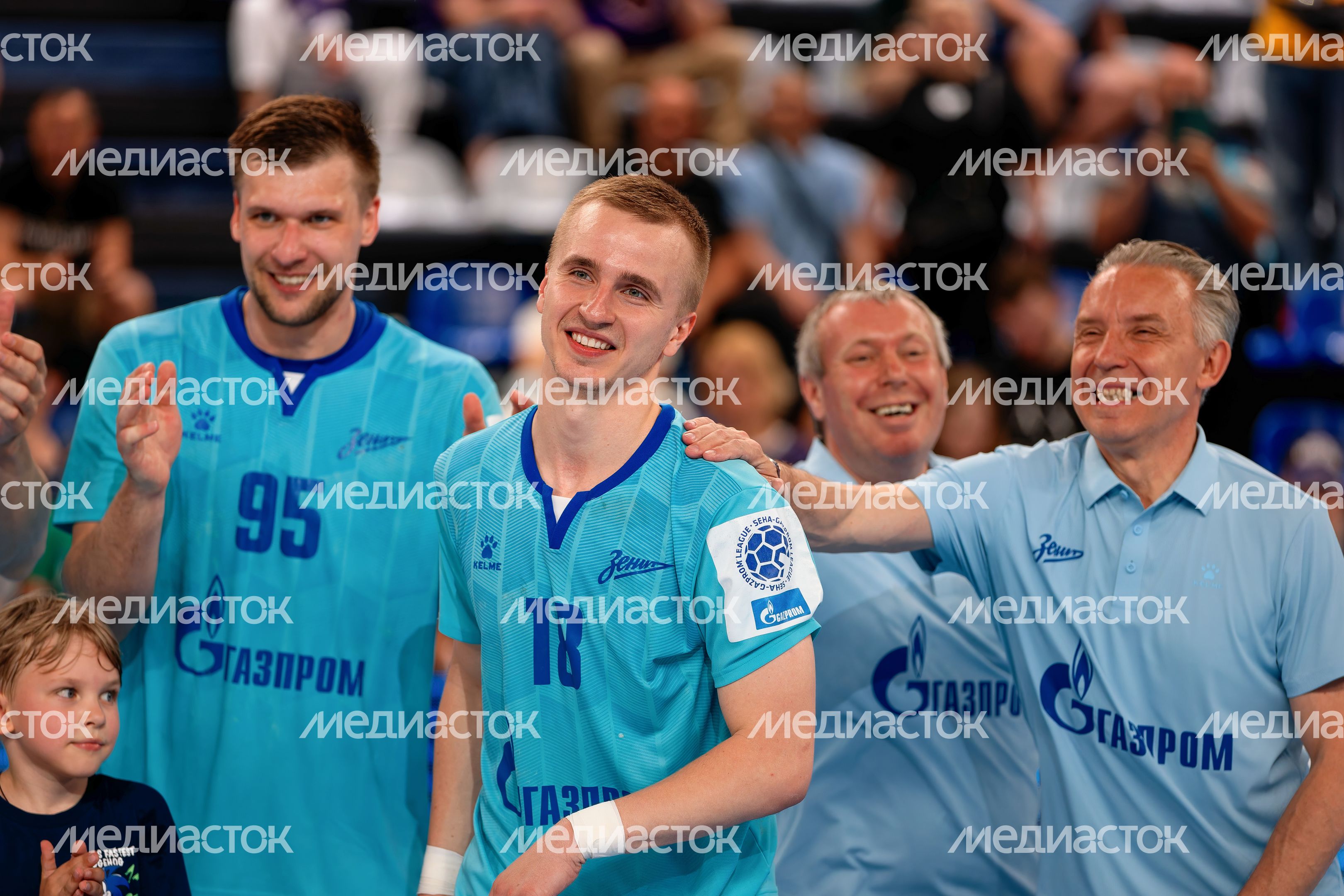 Кубок лучшего игрока получил Олег Луня из гандбольной команды «Зенит» Кубок лучшего игрока получил Олег Луня из гандбольной команды «Зенит»