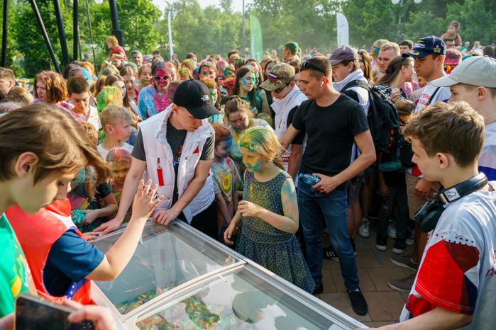 Акция "Бесплатное мороженое от губернатора" в День защиты детей в Люберцах