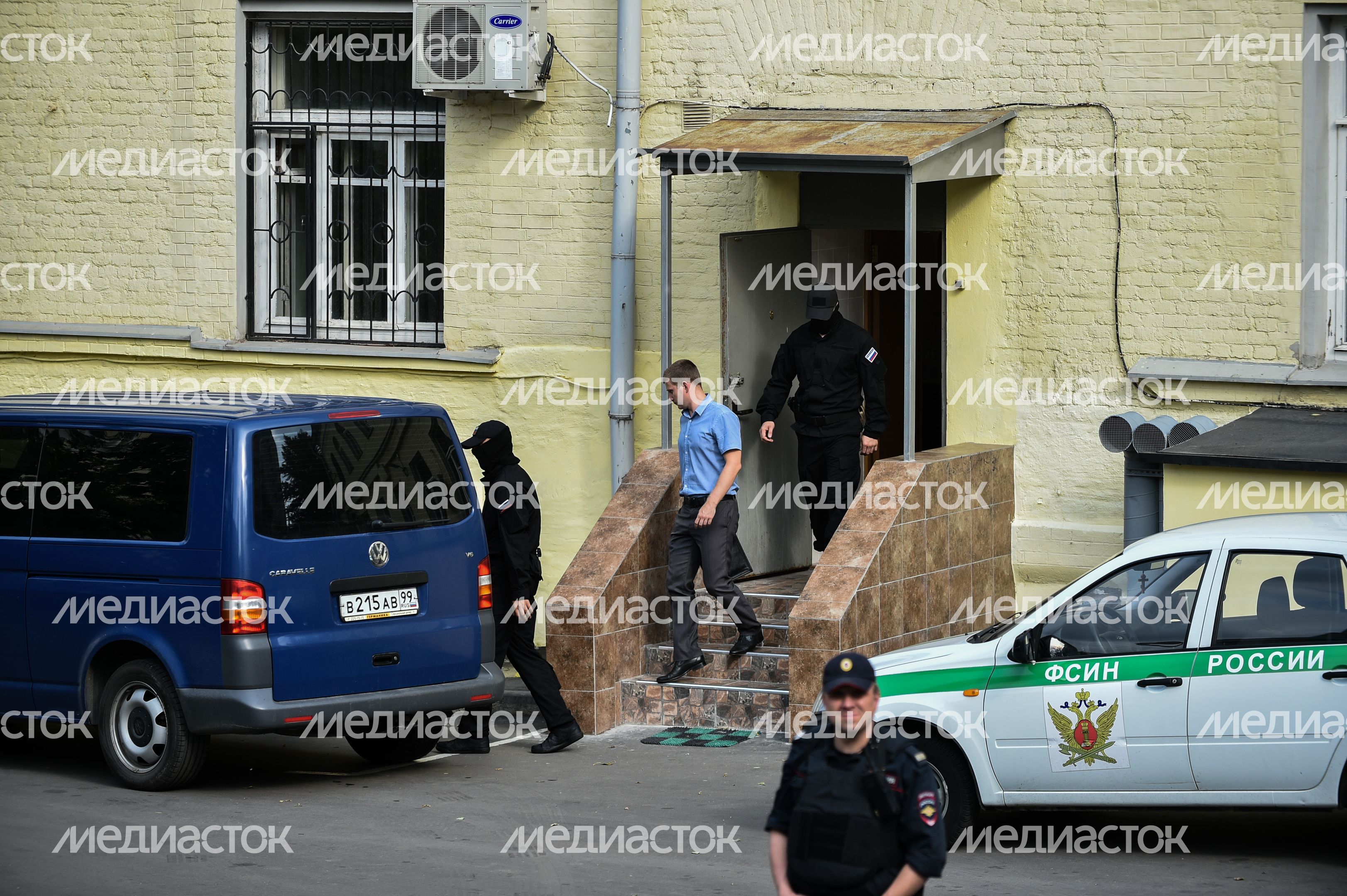 Кириллу Серебренникову избрали меру пресечения в Басманном суде Кириллу Серебренникову избрали меру пресечения в Басманном суде