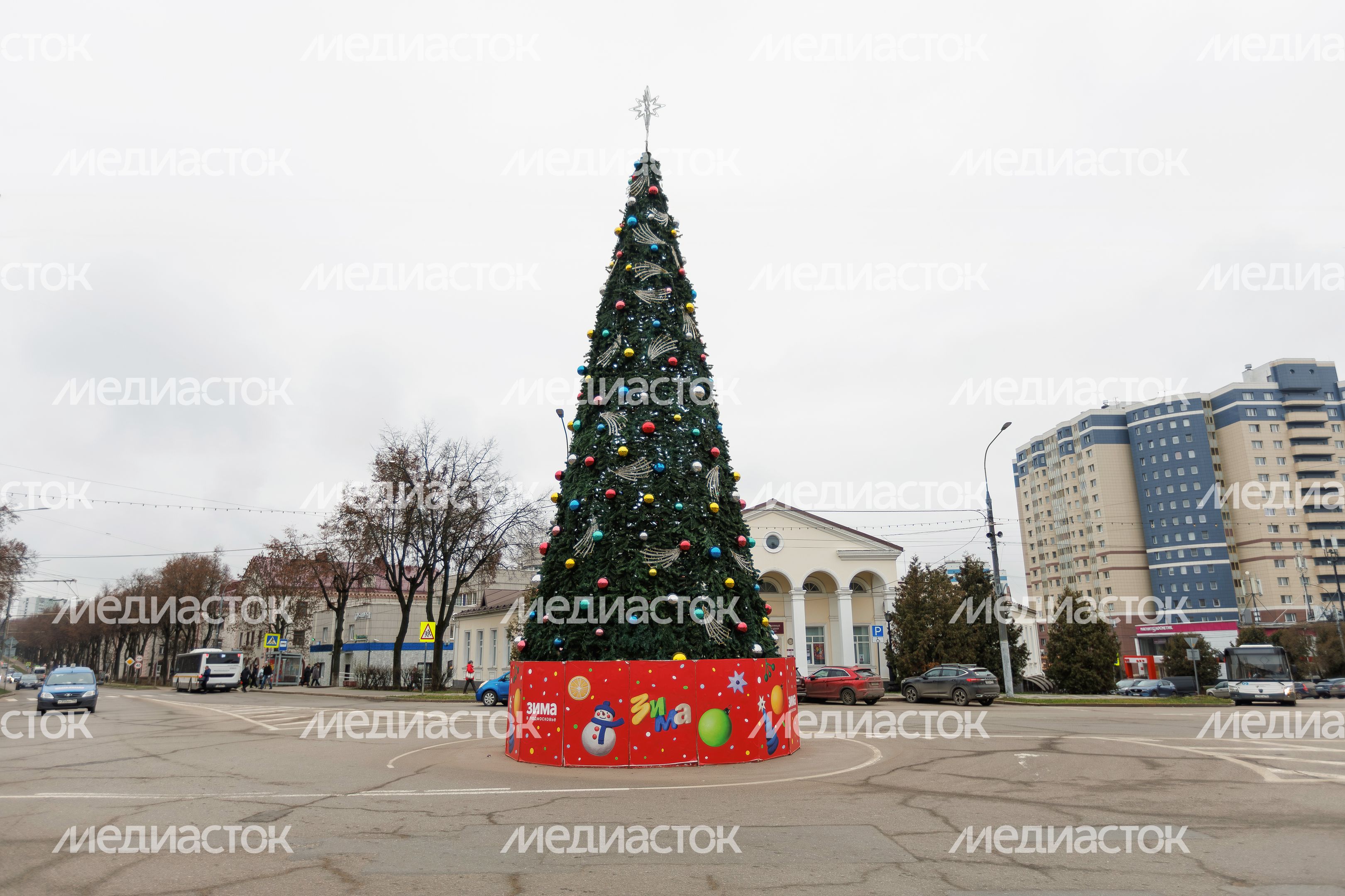 Новогодняя елка у Дворца культуры «Видное» в Ленинском округе Новогодняя елка у Дворца культуры «Видное» в Ленинском округе