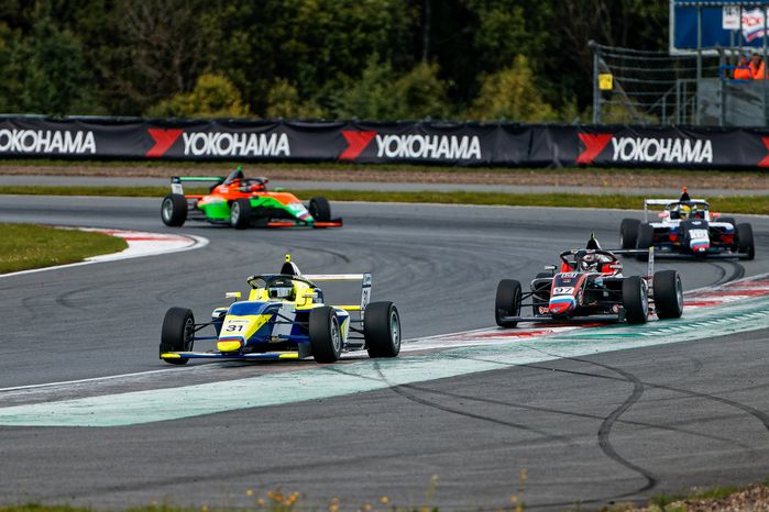 VI этап российской серии кольцевых гонок на автодроме Moscow Raceway