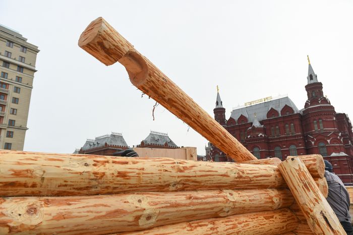 Монтаж инсталляций для фестиваля «Московская Масленица» на Манежной площади