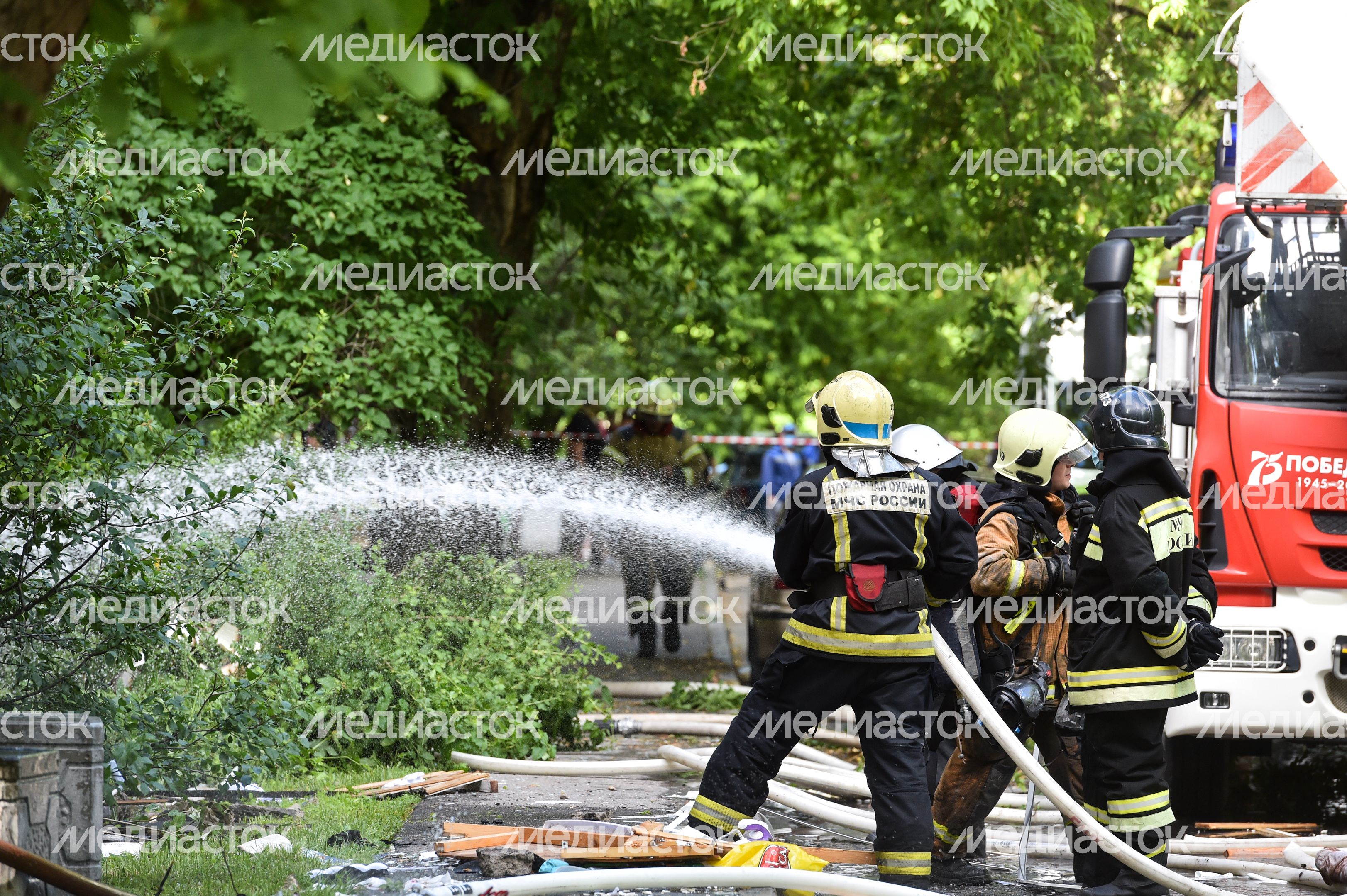 Кадры с места взрыва в доме на улице Проходчиков в Москве