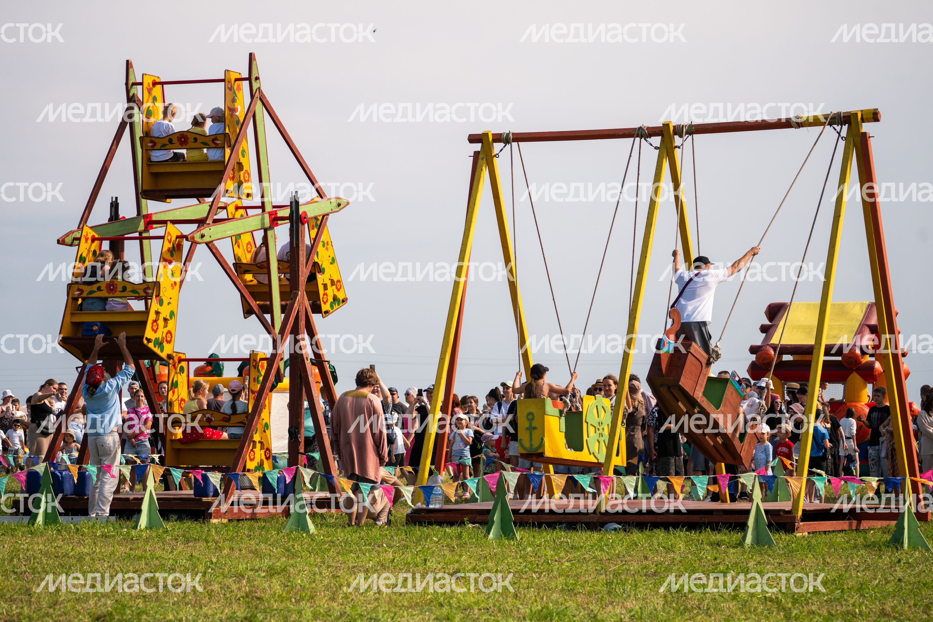 Древнерусские аттракционы XVI века на фестивале «Гуляй город» в округе Чехов Древнерусские аттракционы XVI века на фестивале «Гуляй город» в округе Чехов