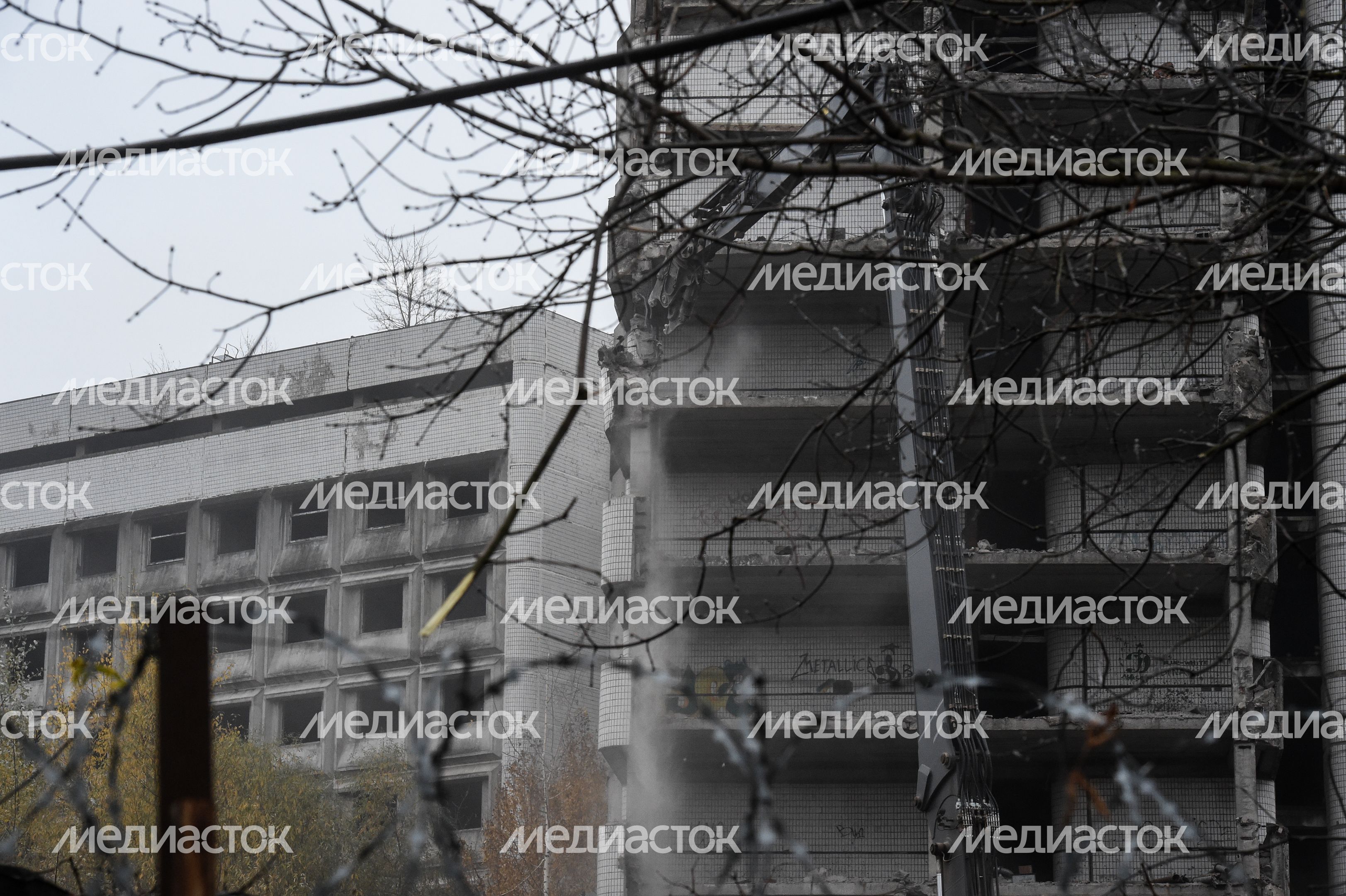 Начало работ по демонтажу Ховринской заброшенной больницы