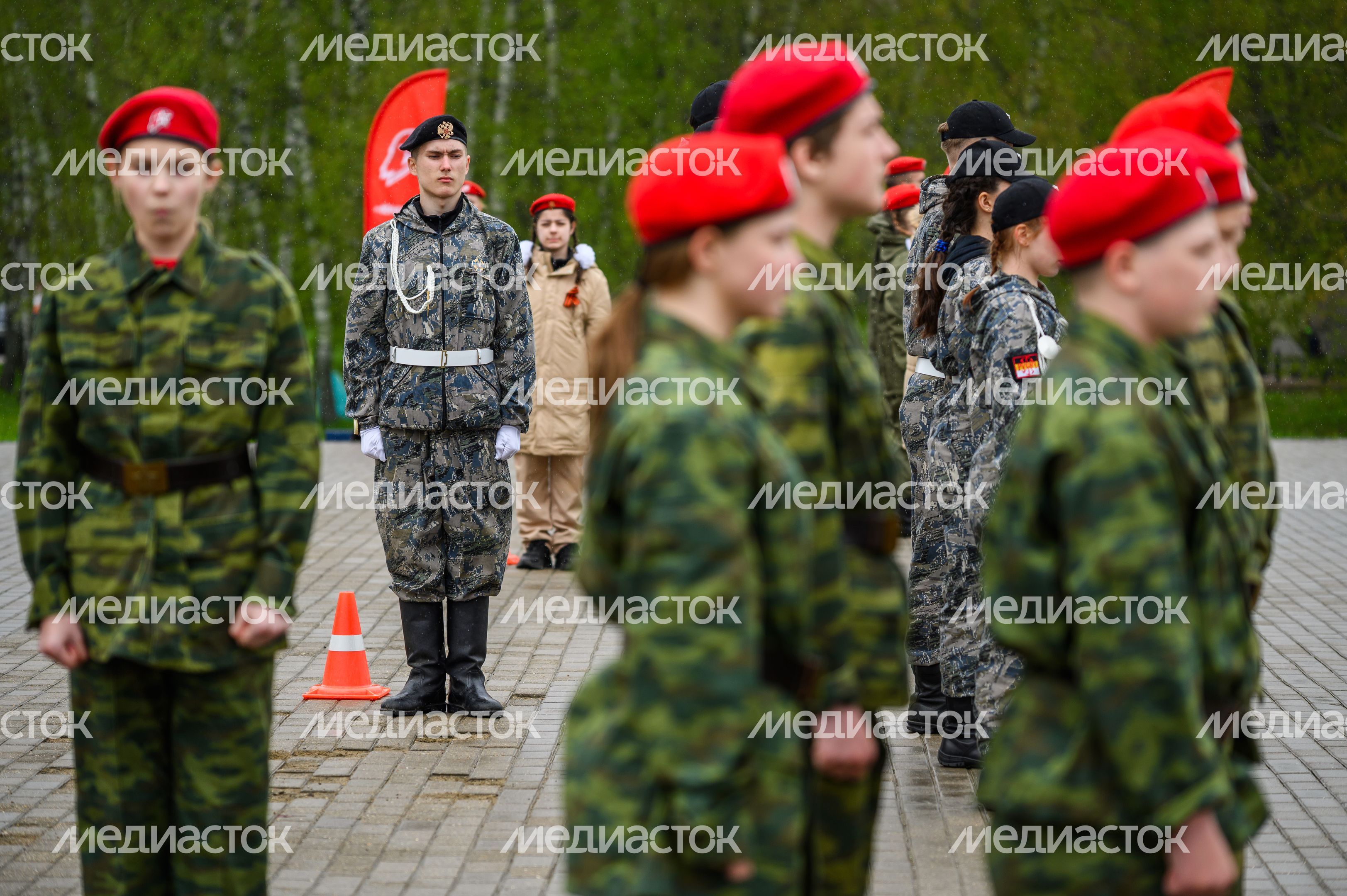 Военно-патриотическая игра «Юнармия, вперед!», посвященная Дню Победы, в Горках Ленинских