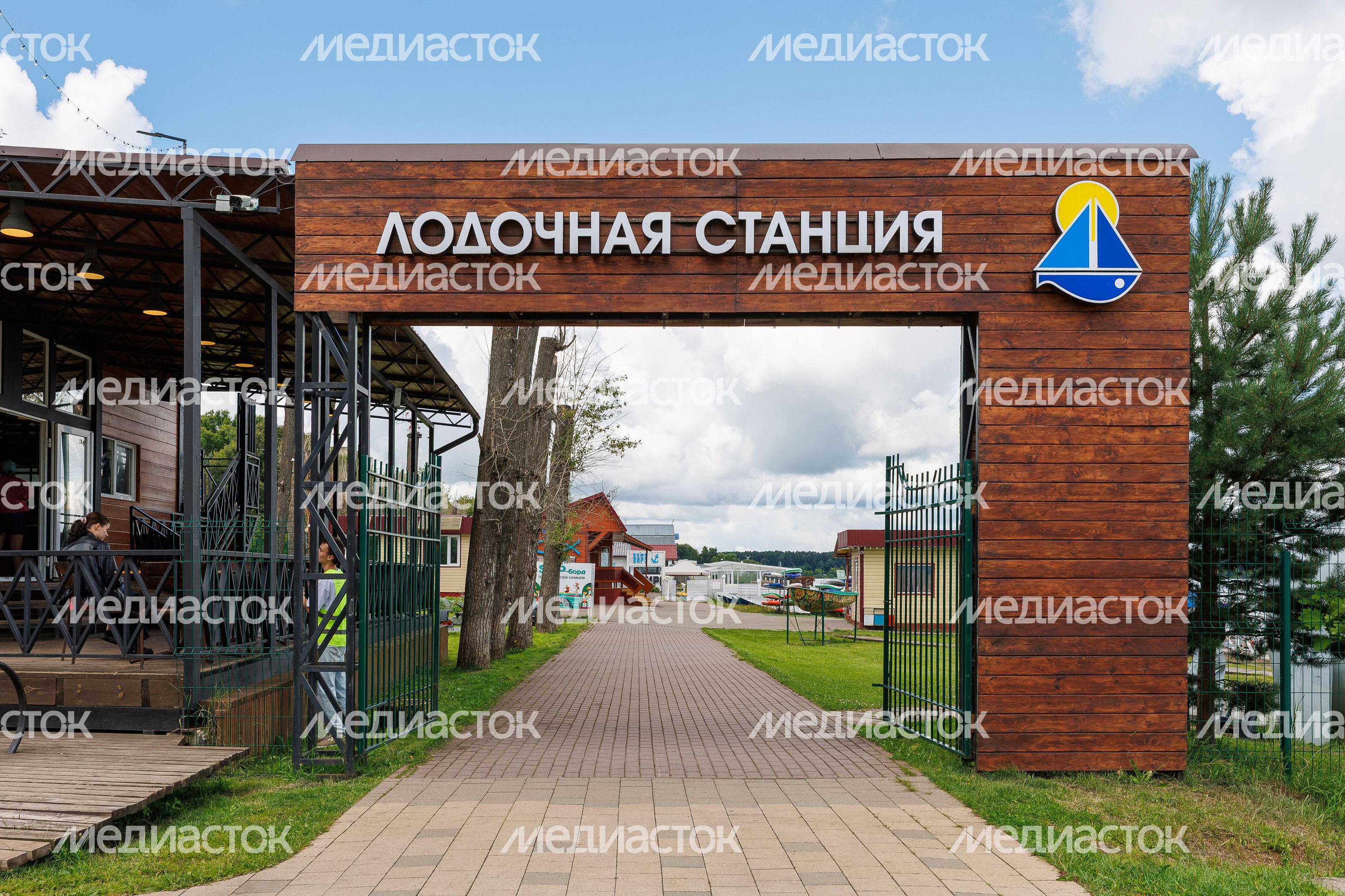 Благоустройство береговой линии озера Сенеж в районе Тимоново и парка "Набережная Выстрел"