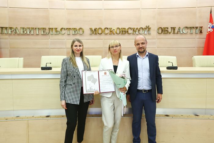Подмосковным тренерам вручили сертификаты на покупку жилья по соципотеке