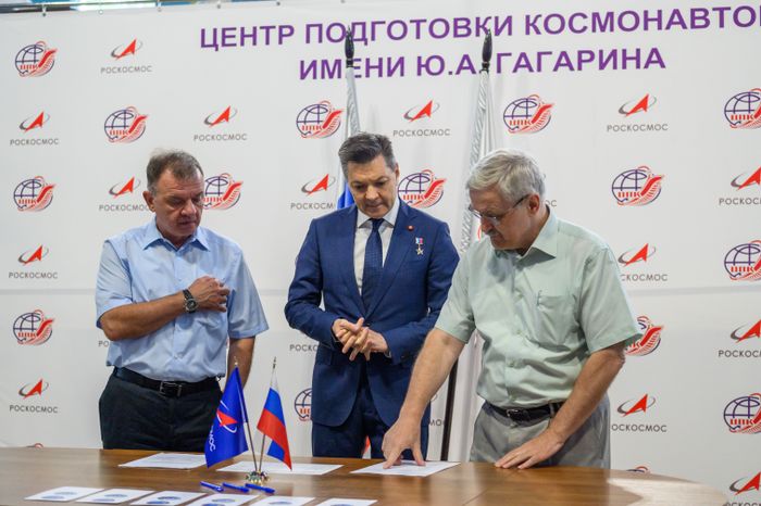 Тренировка космонавта Олега Платонова в Звездном городке к полету на МКС на борту Crew Dragon
