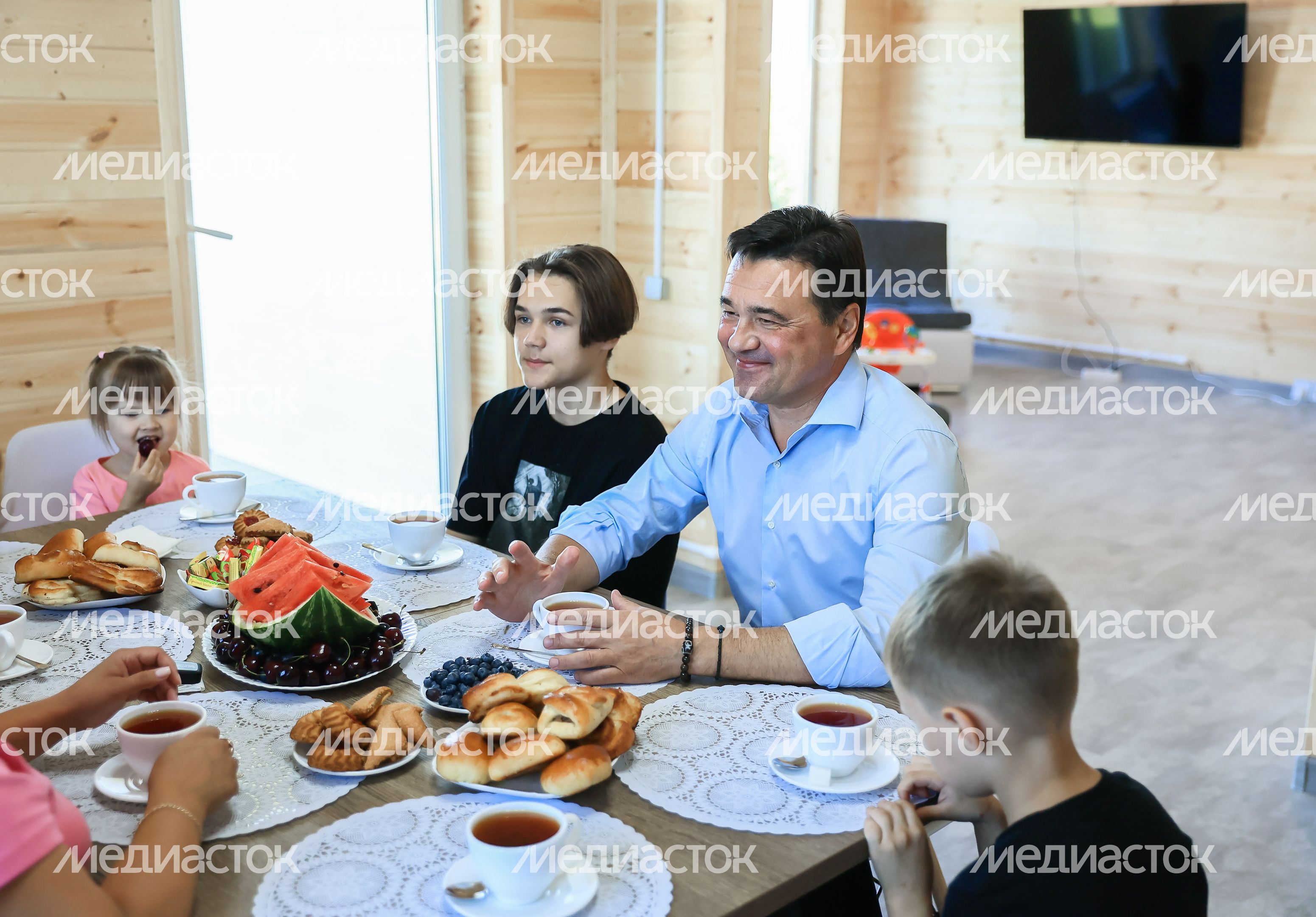 Посещение Губернатором Подмосковья нового дома участника СВО в Наро-Фоминске