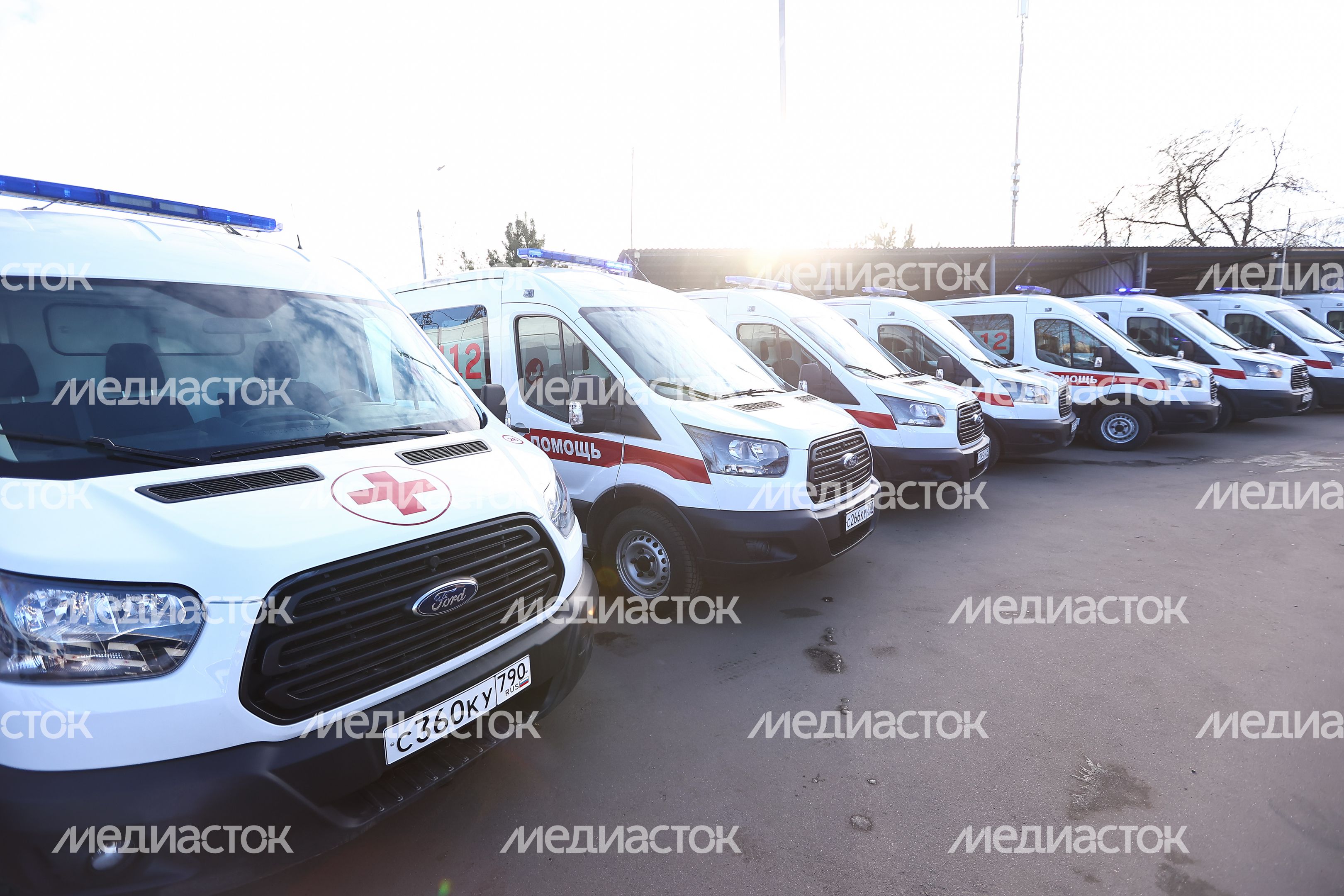 Передача Губернатором Подмосковья ключей от новых автомобилей скорой медицинской помощи